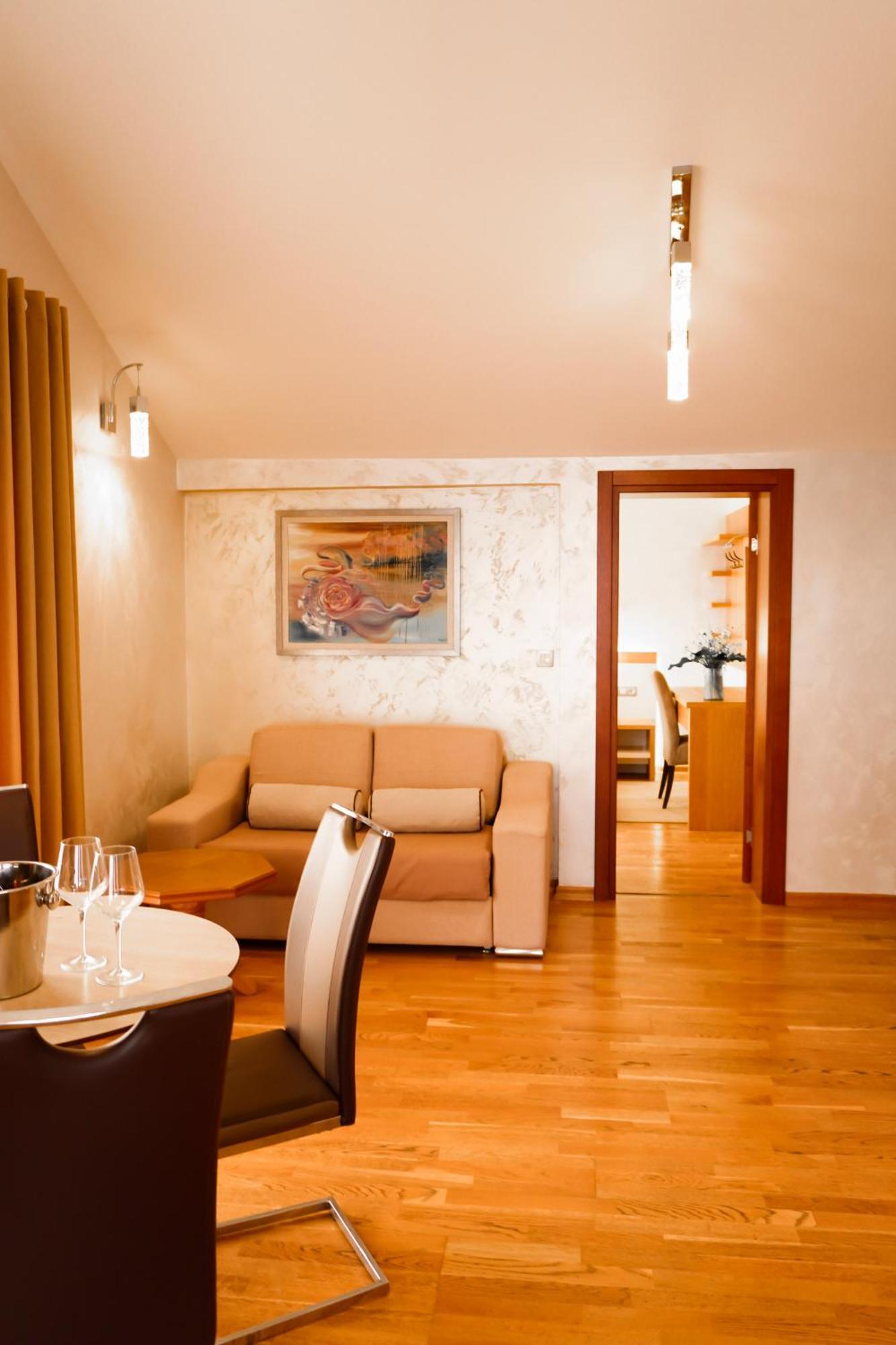 Hotel Bela Roza Bijela Zewnętrze zdjęcie